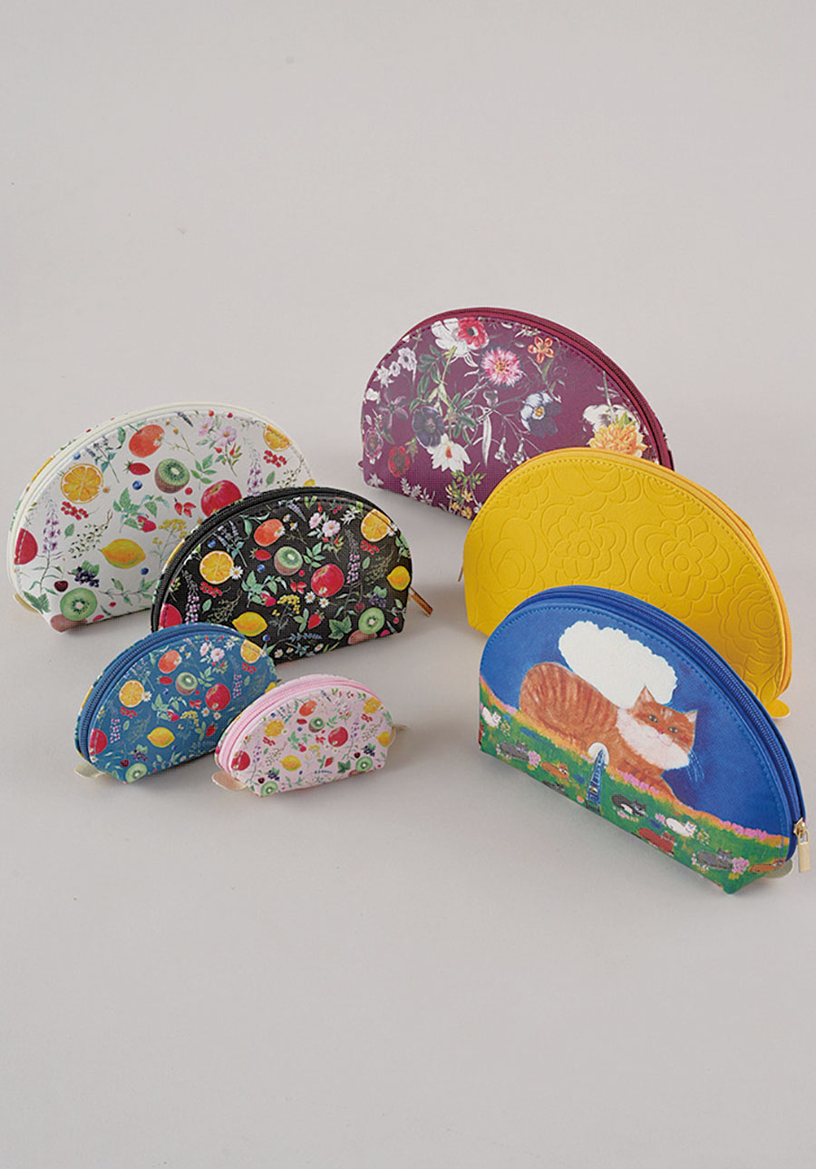1セット限り！！4連ポーチアソート 柄・色が変わる場合があります。 約12×9×5cm、約20×15×7 16×12×6、9.5×6.5×4cm